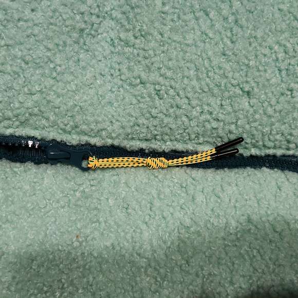 WILD FABLE Size XS puffer vest. 2 tone green. - Picture 4 of 8